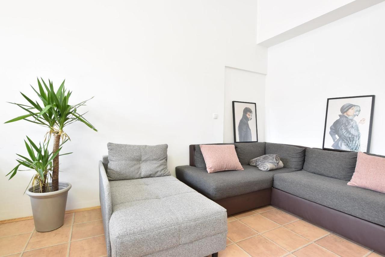 Riesiges Zentrales Apartment Mit Parkplatz Innsbruck Eksteriør billede