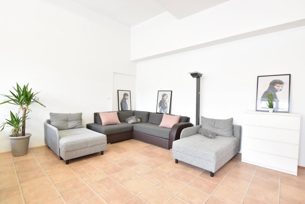 Riesiges Zentrales Apartment Mit Parkplatz Innsbruck Eksteriør billede